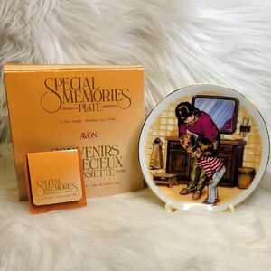 3/$25 Avon Vintage Special Memories Plate - Mother's Day Edition